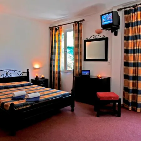 Hotel Galaxias 2* 고우비아