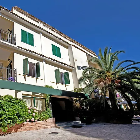 Hotel Galaxias 2*
